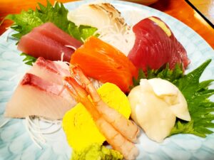 【魚河岸 丸天 富士店】驚愕のデカ盛り『海鮮かき揚げ丼』とは？