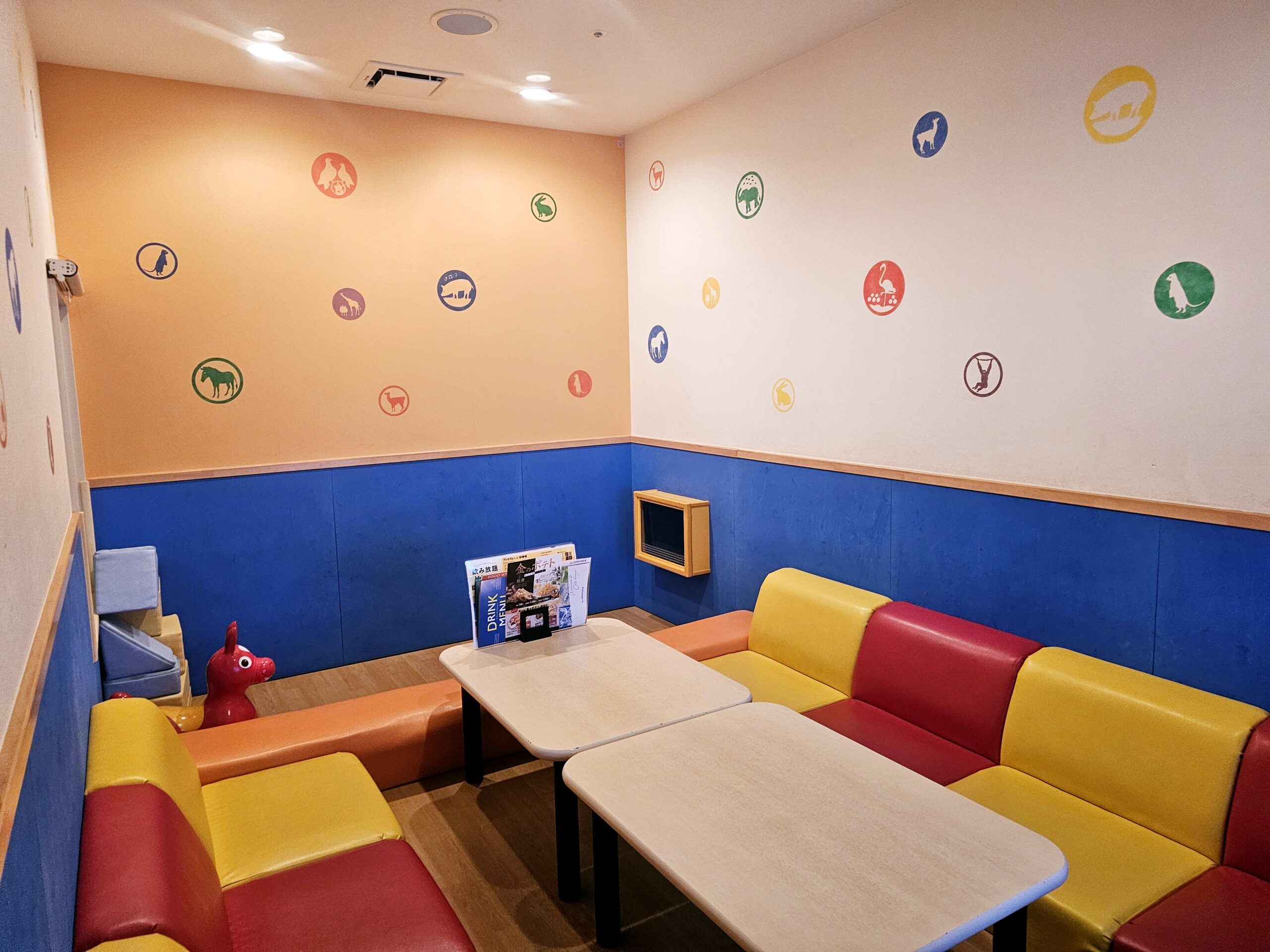 コート・ダジュール本八幡店 ファミリールームの室内