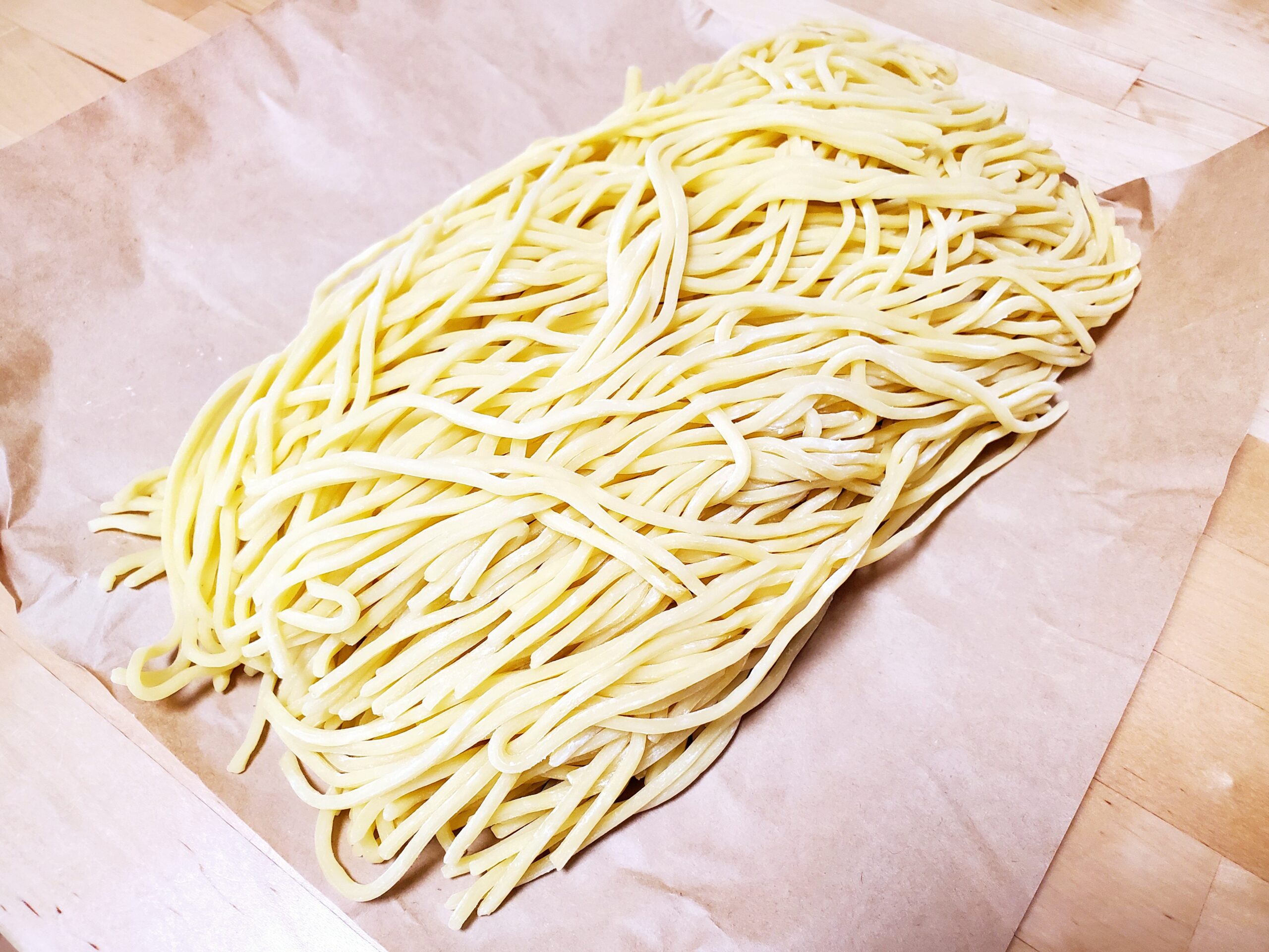 カラヒグ麺（または浅草開化楼の麺）のアップ