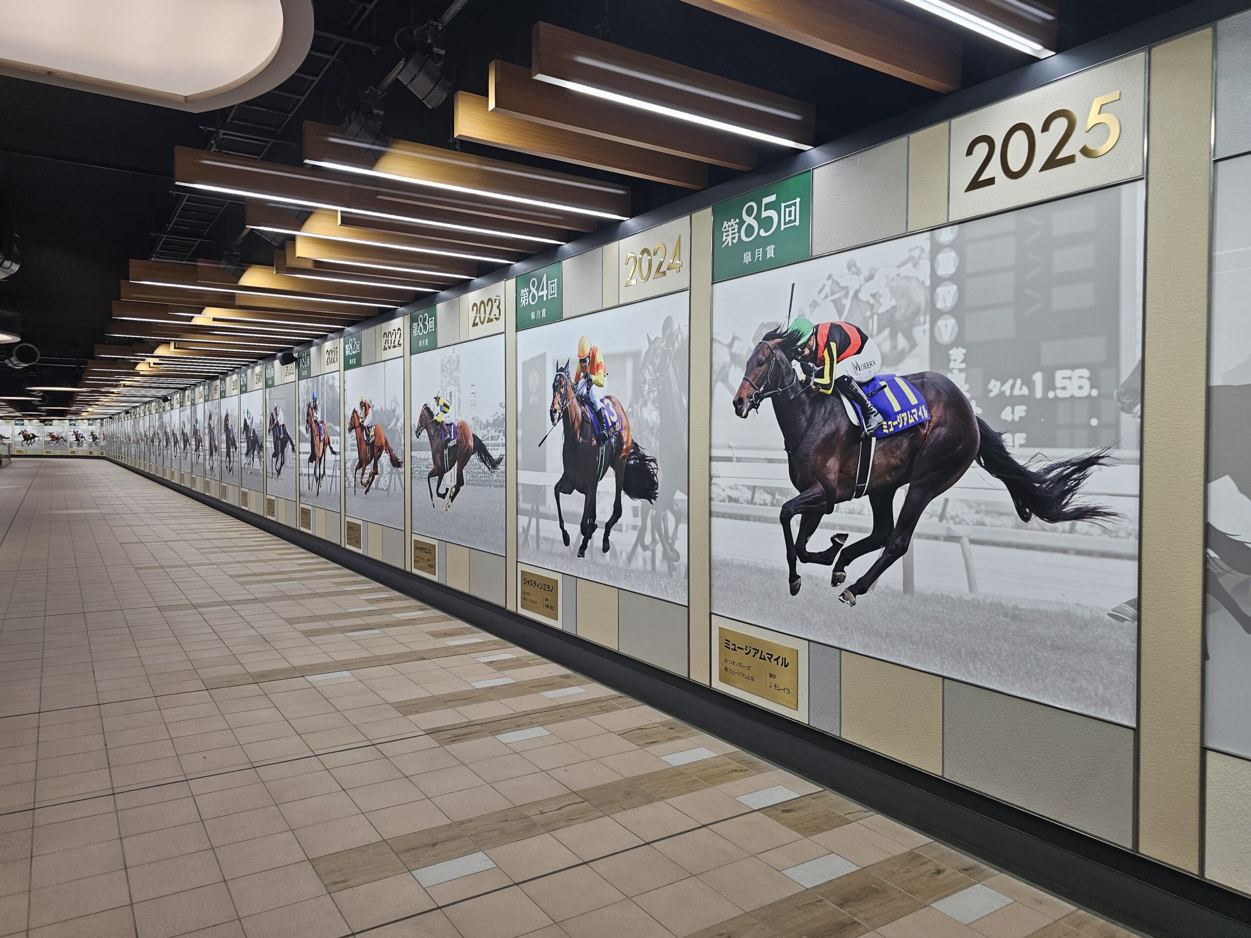 中山競馬場の地下通路
