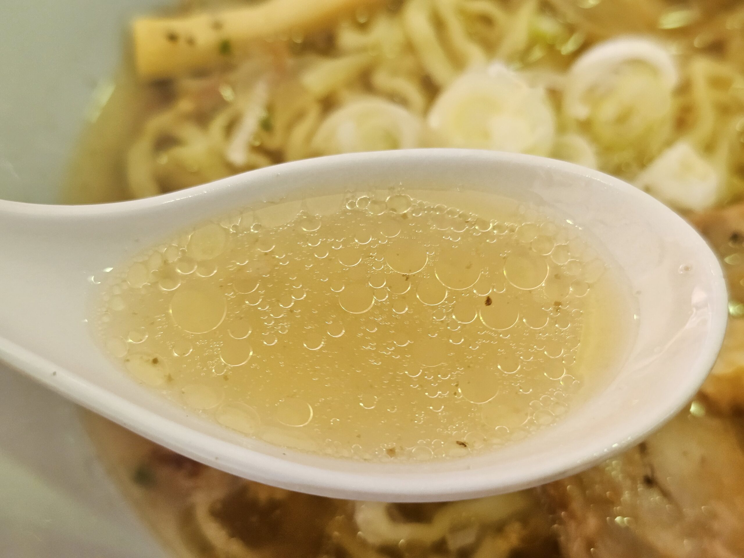 福麺のうま塩らーめんのスープ