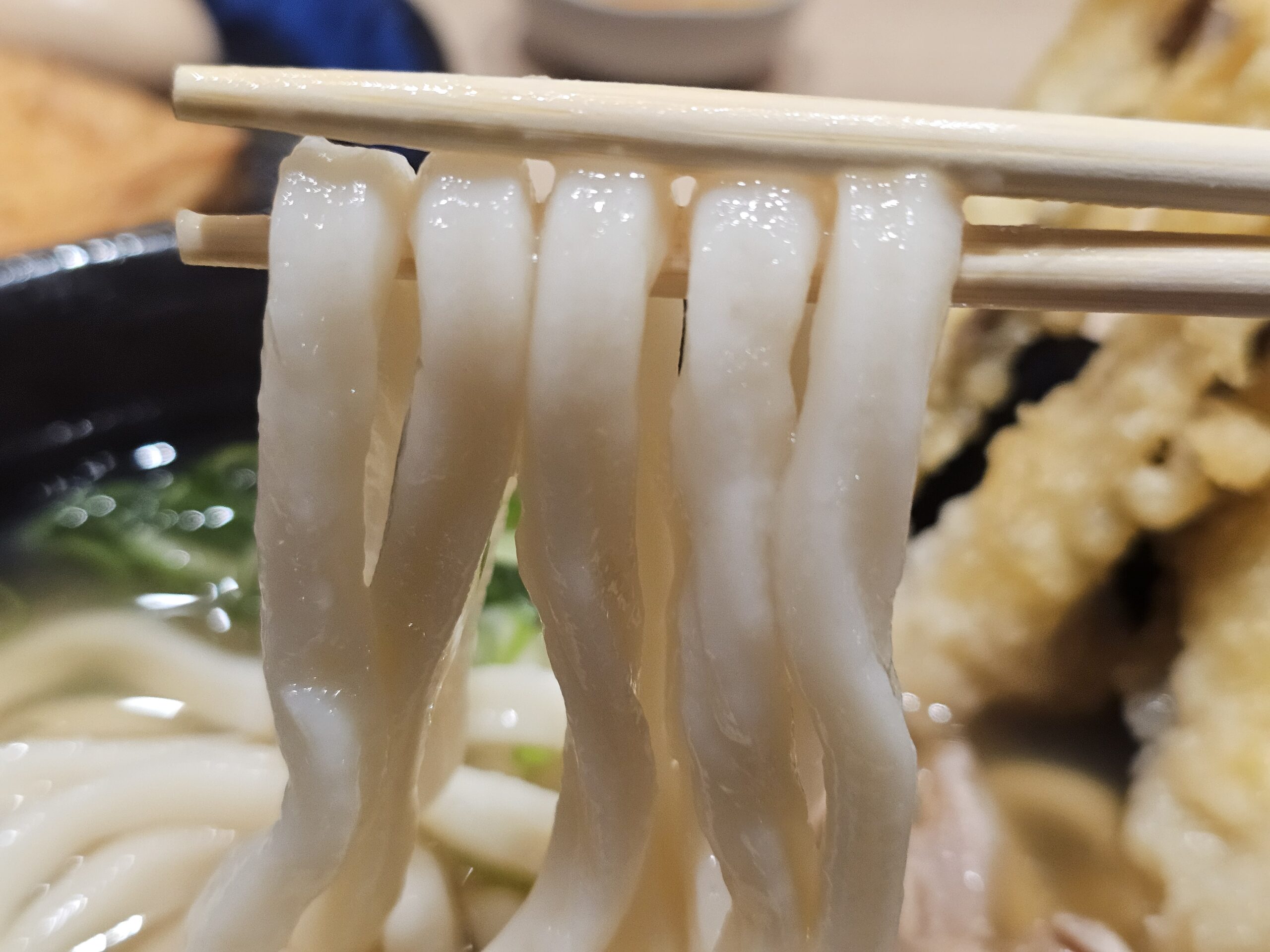 資さんうどんの麺