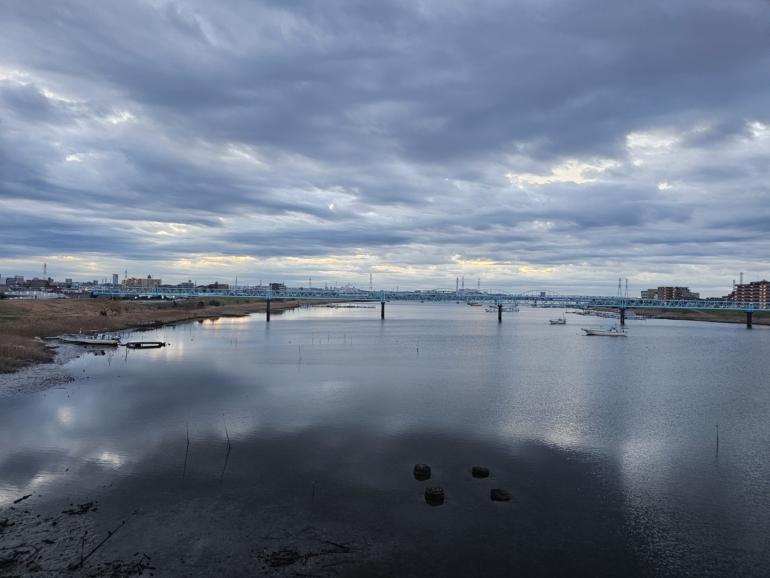 2026年元旦の曇り空(市川市・新行徳橋)