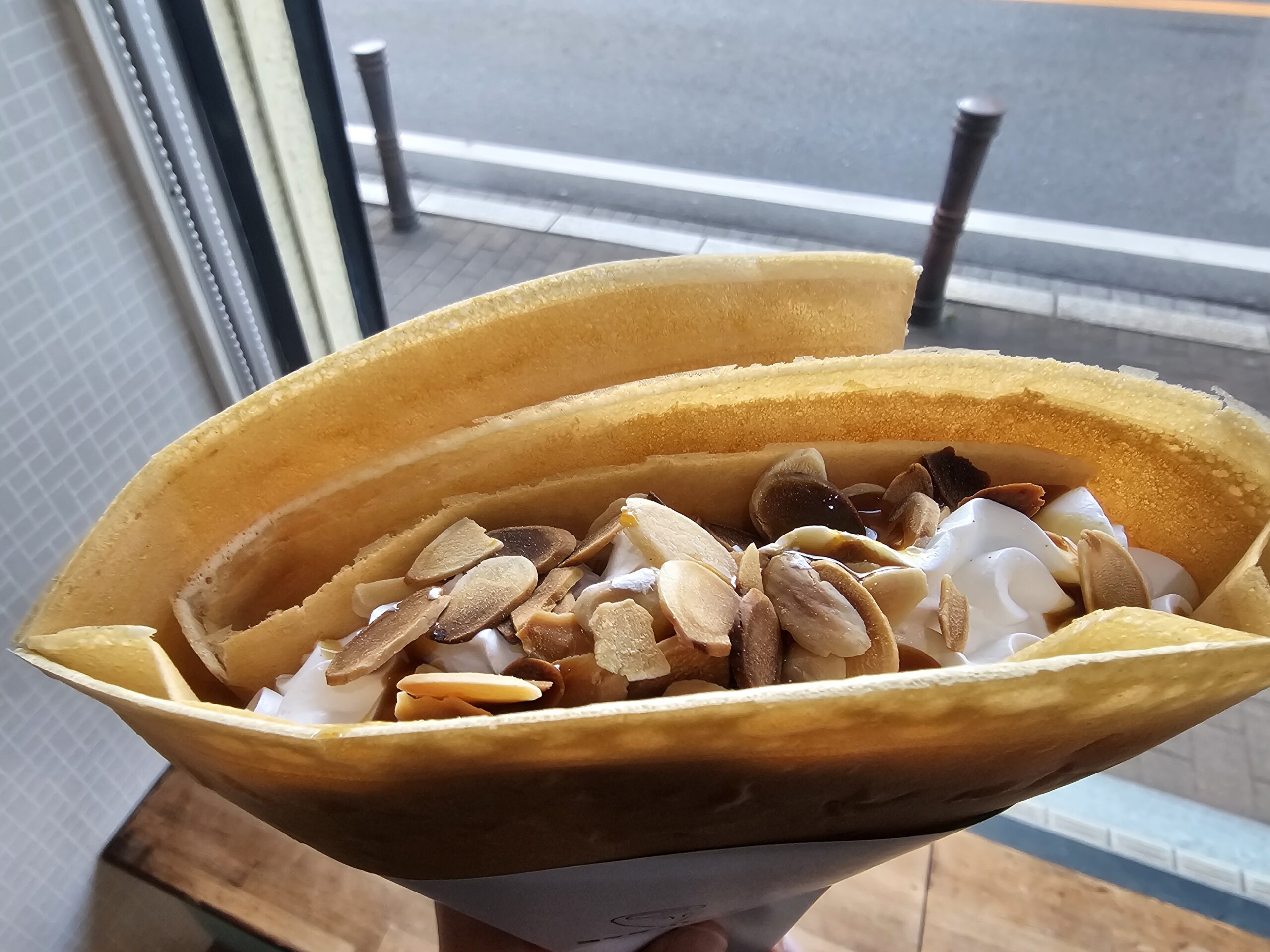 キャラメルアーモンドホイップの上からの見た目