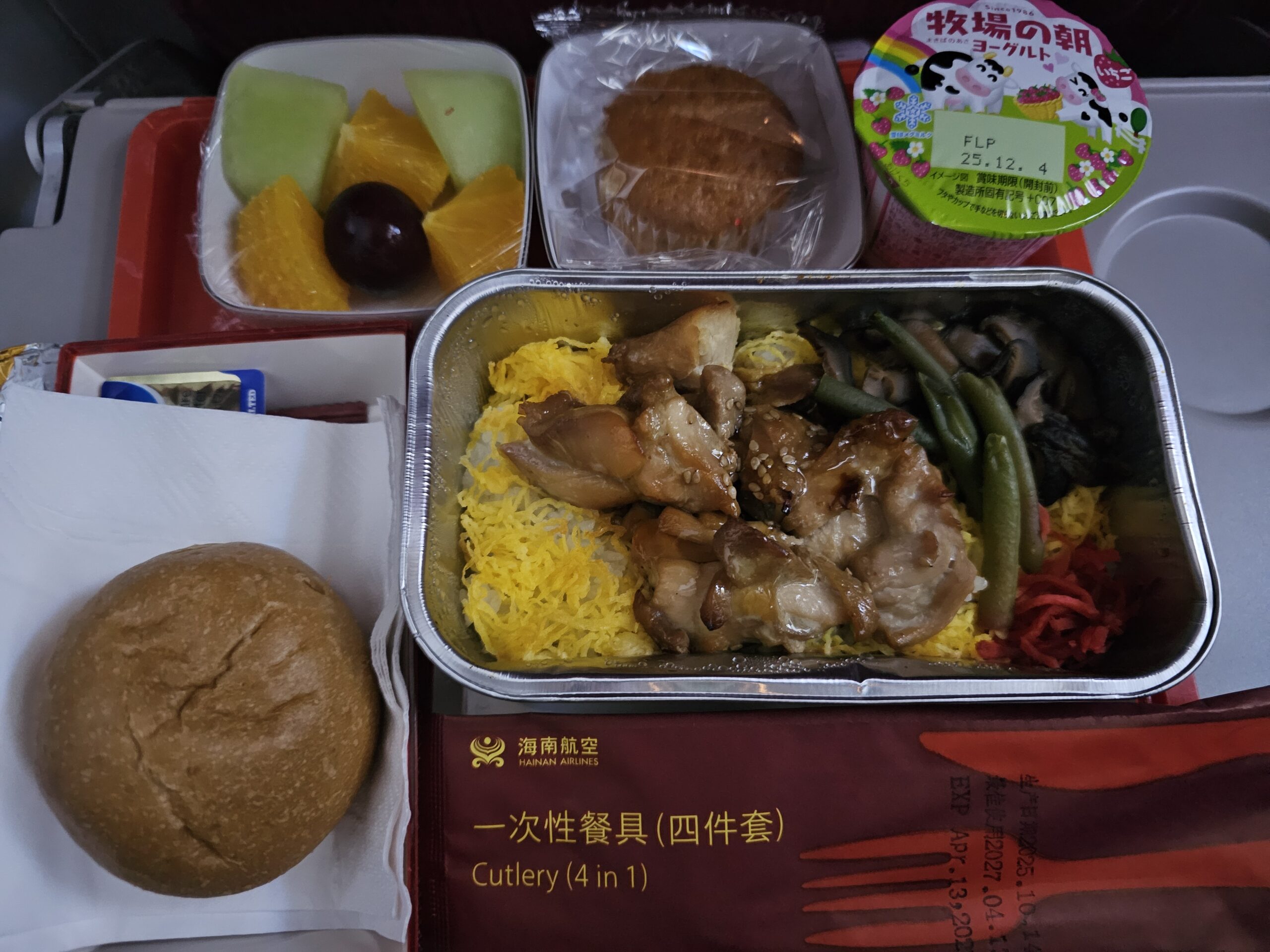 海南航空の機内食(チキン)