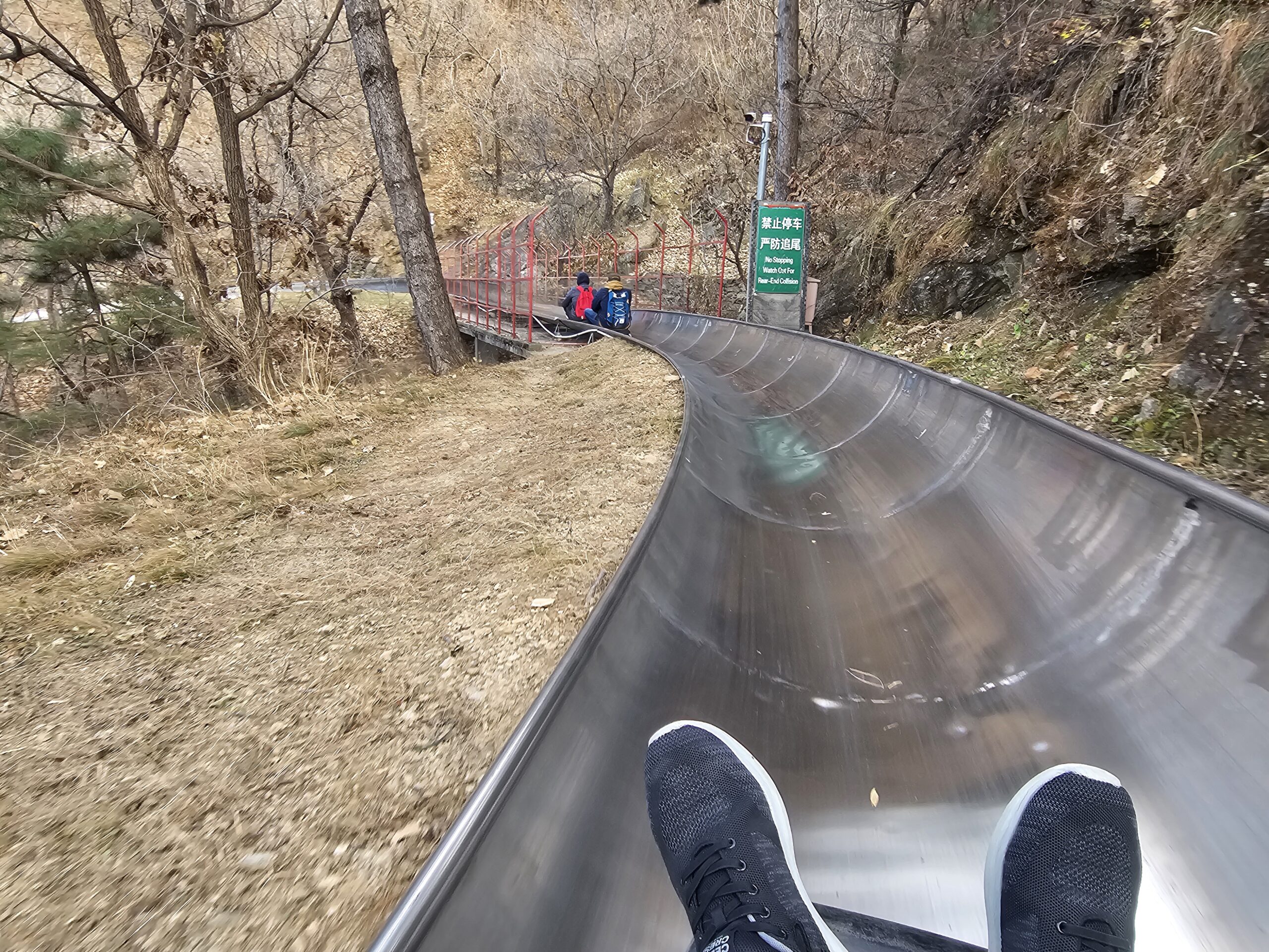 スライダー滑走中（カーブ）