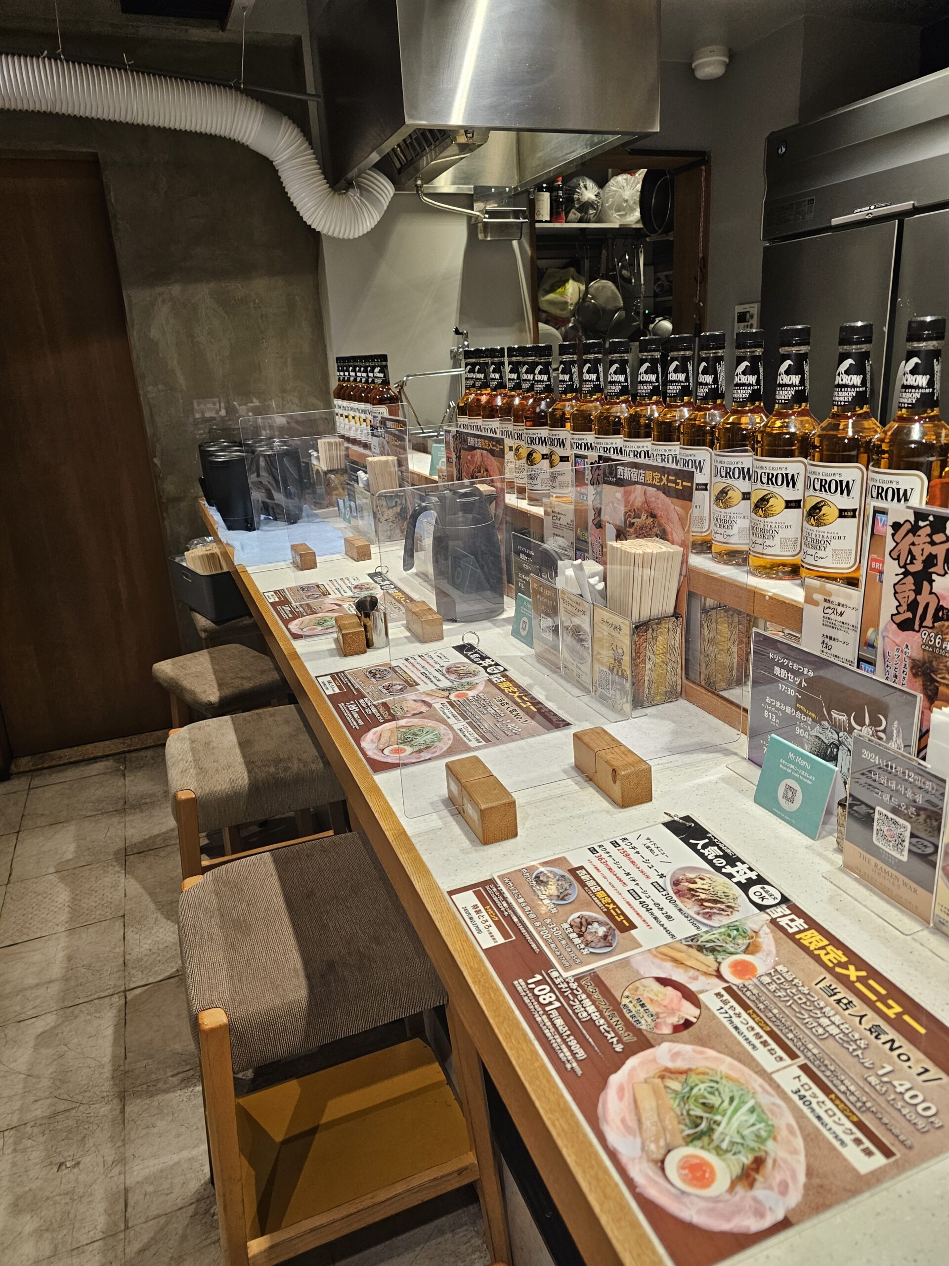 ラーメン大戦争 西新宿店の内装