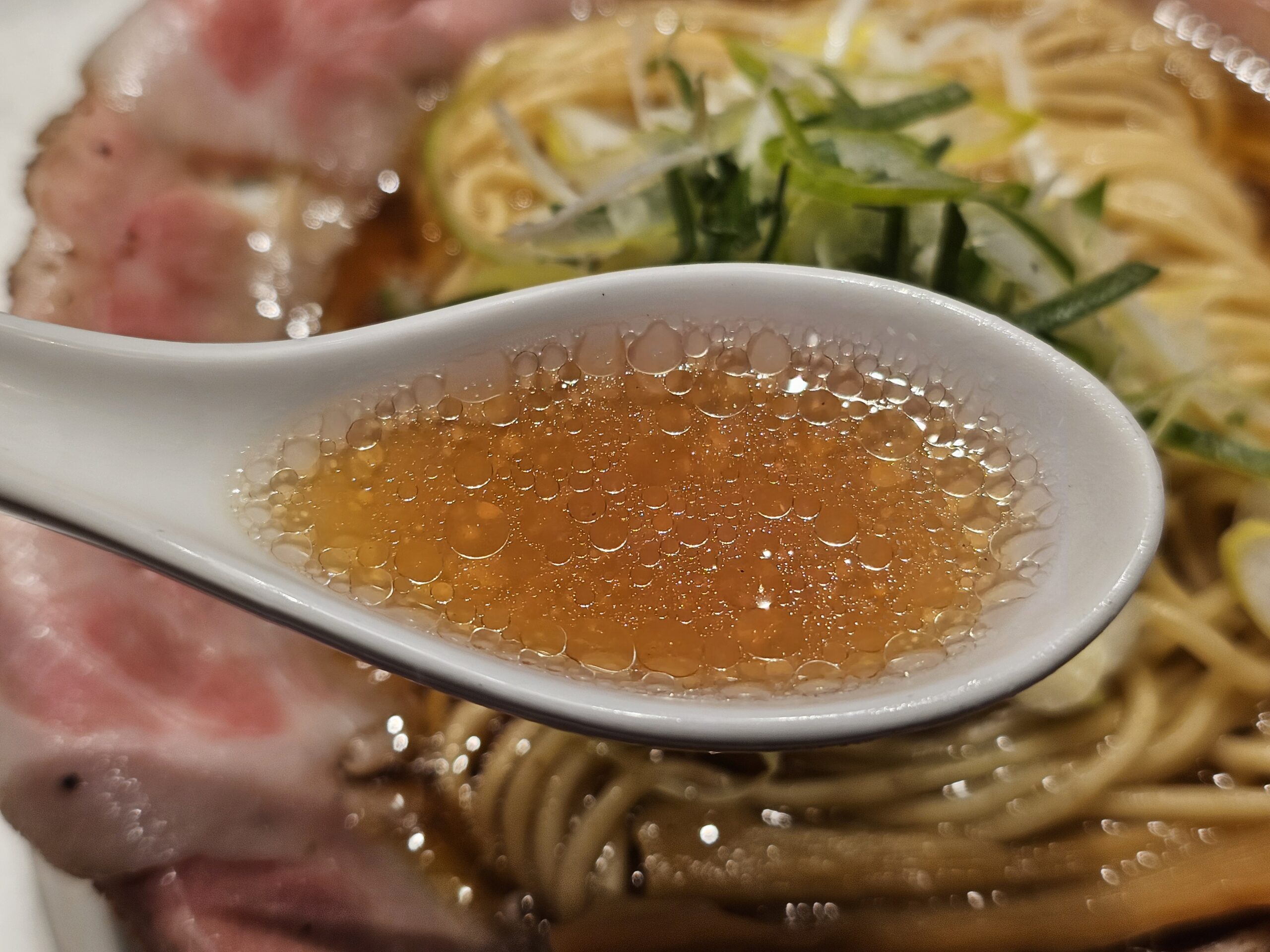 ラーメン大戦争 西新宿店のスープ