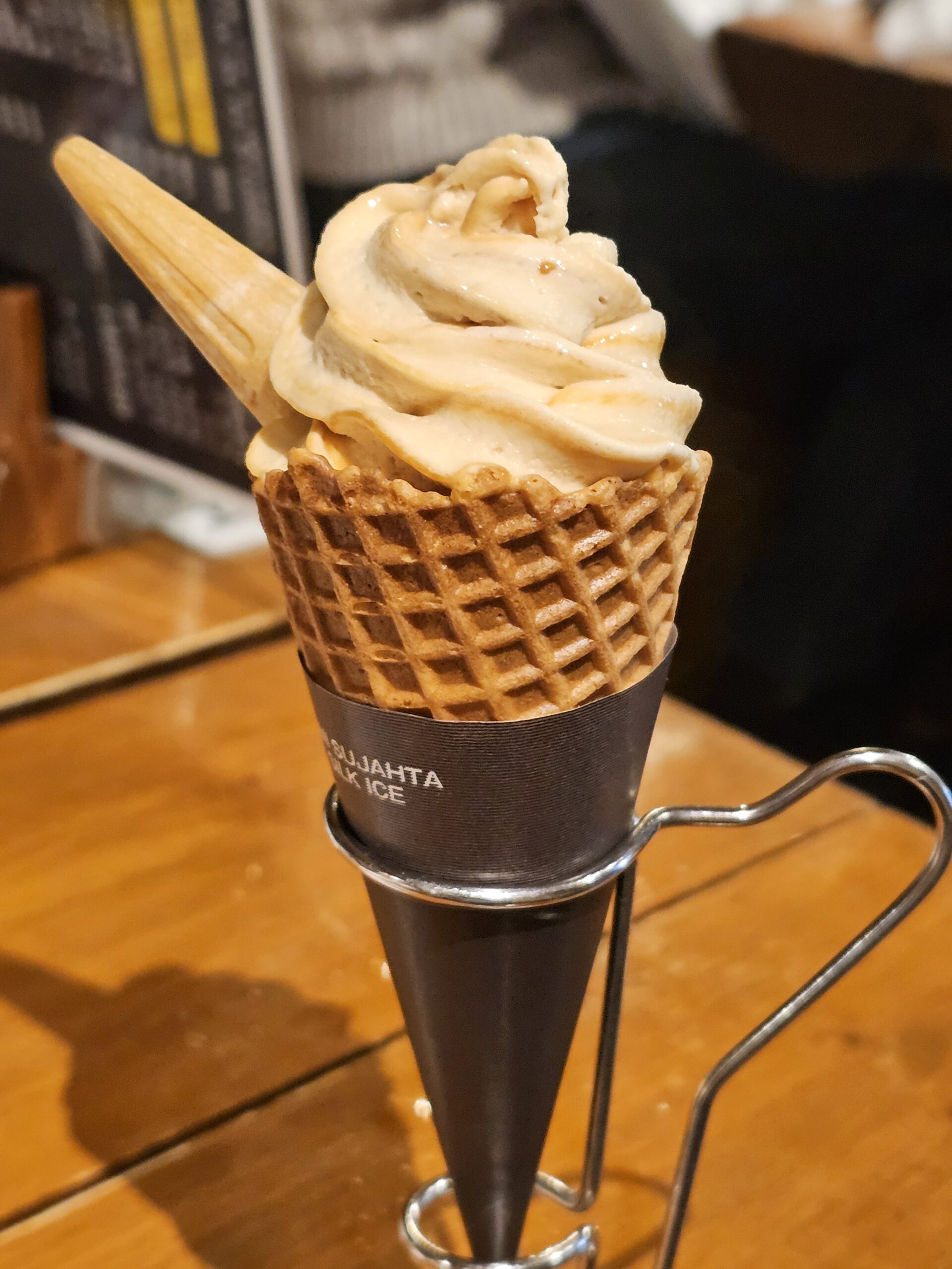 ツキサップじんぎすかんクラブ プレミアム生キャラメルソフトクリーム