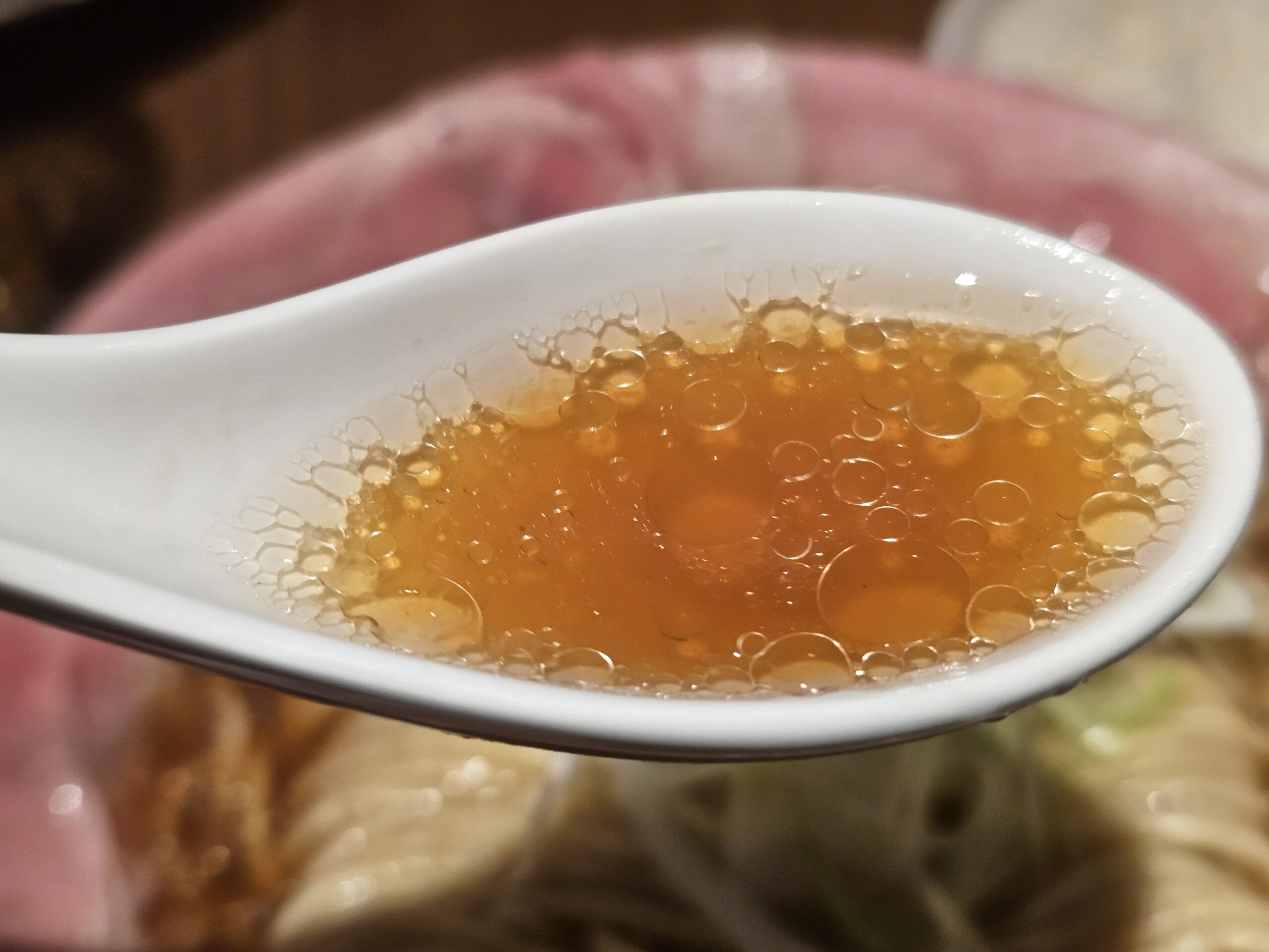 ラーメン大戦争TOKYO 水道橋店 TOKYOピストルの琥珀色スープ