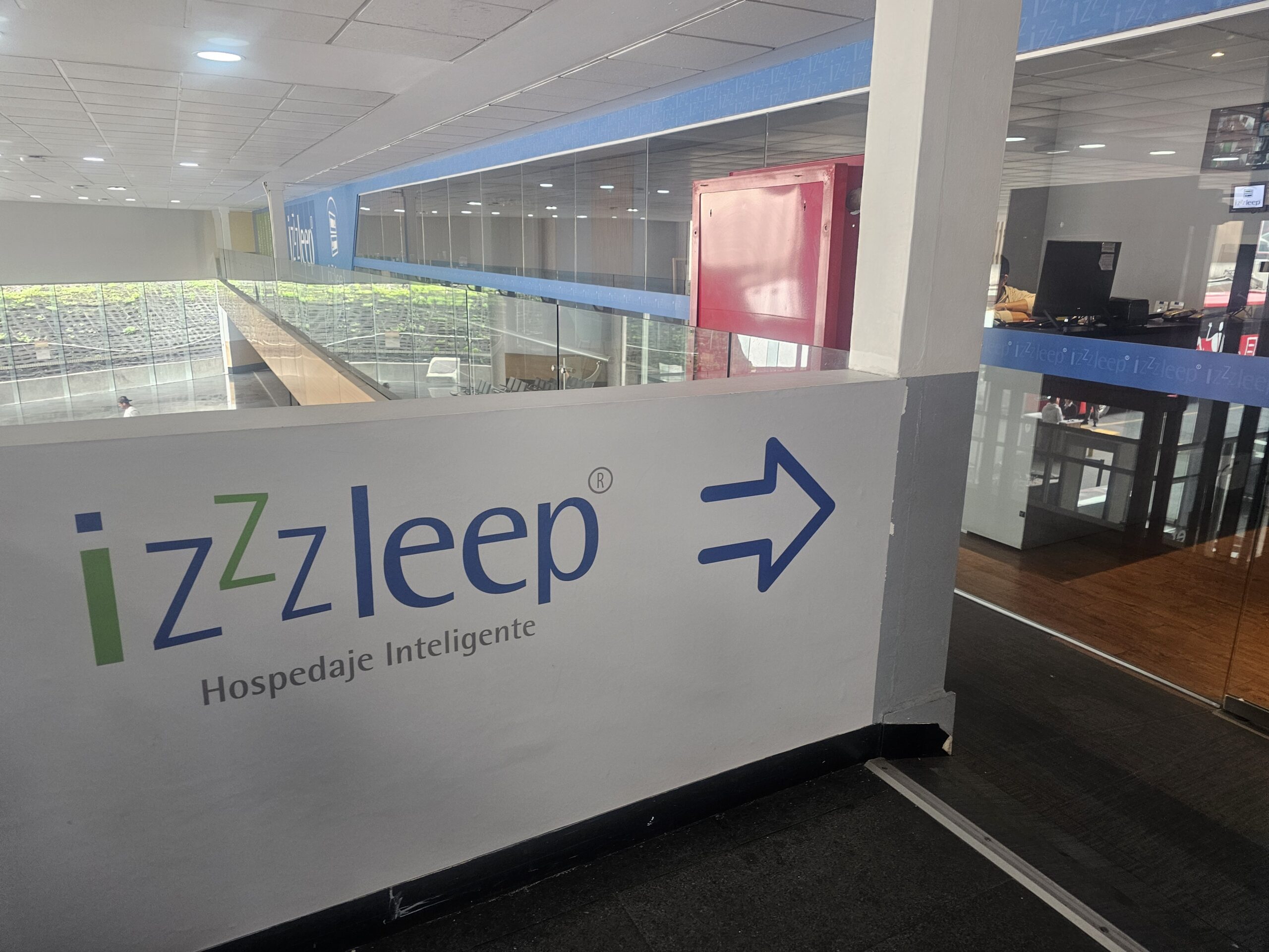 izZzleep Aeropuerto Terminal 2