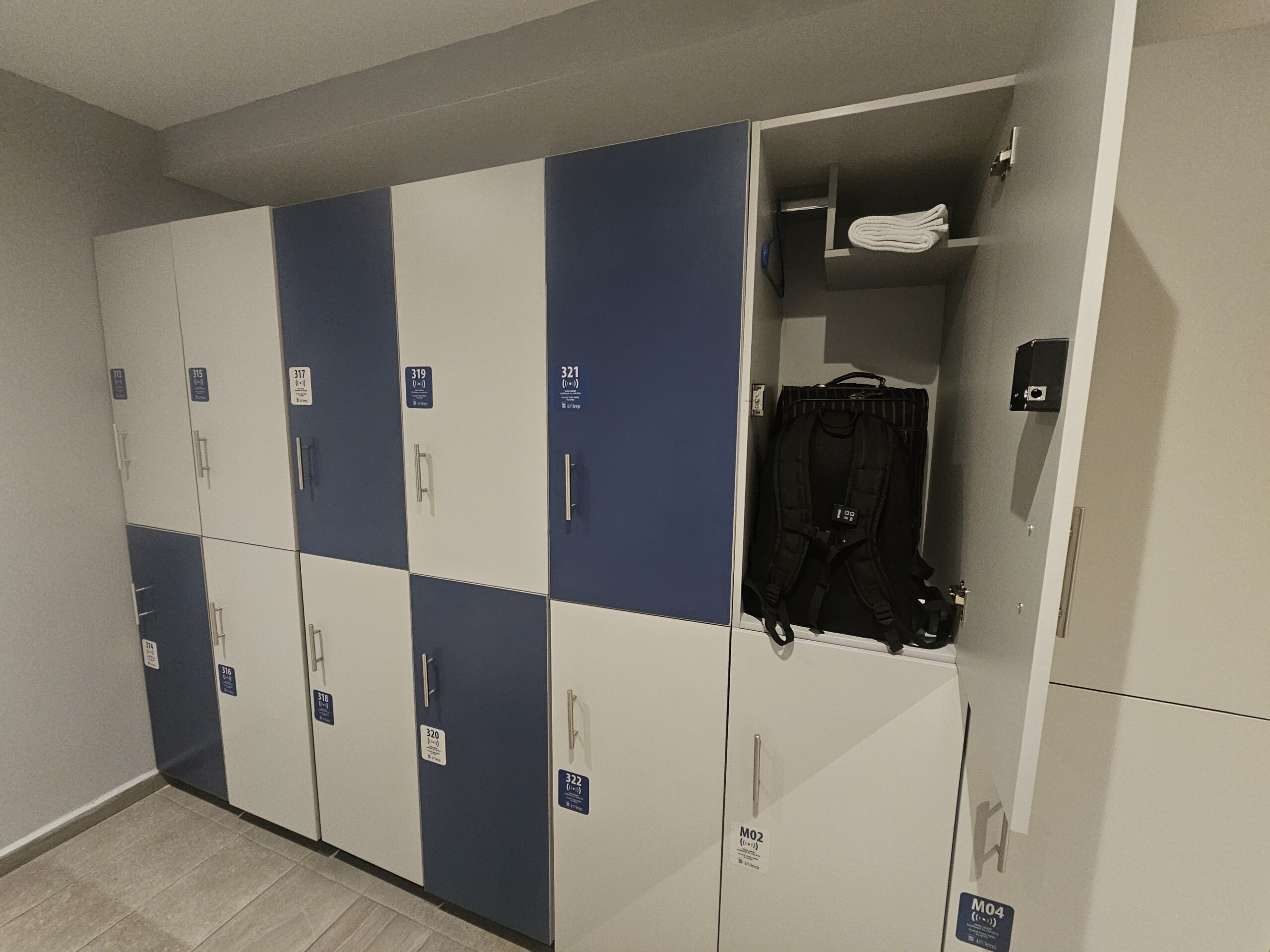 izZzleep Aeropuerto Terminal 2のロッカー
