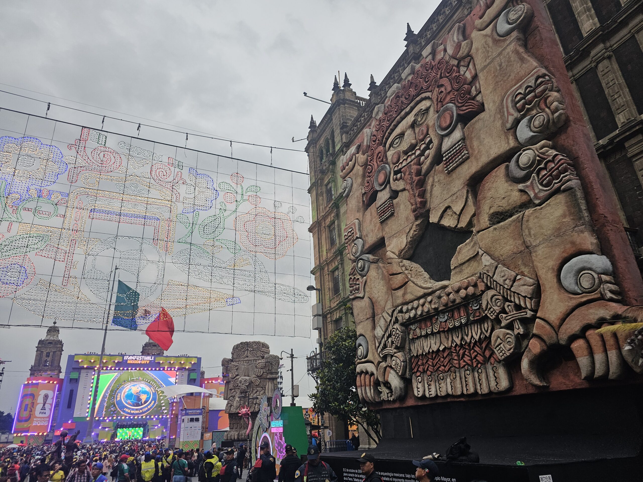 メキシコシティのファンフェスティバル会場入り口