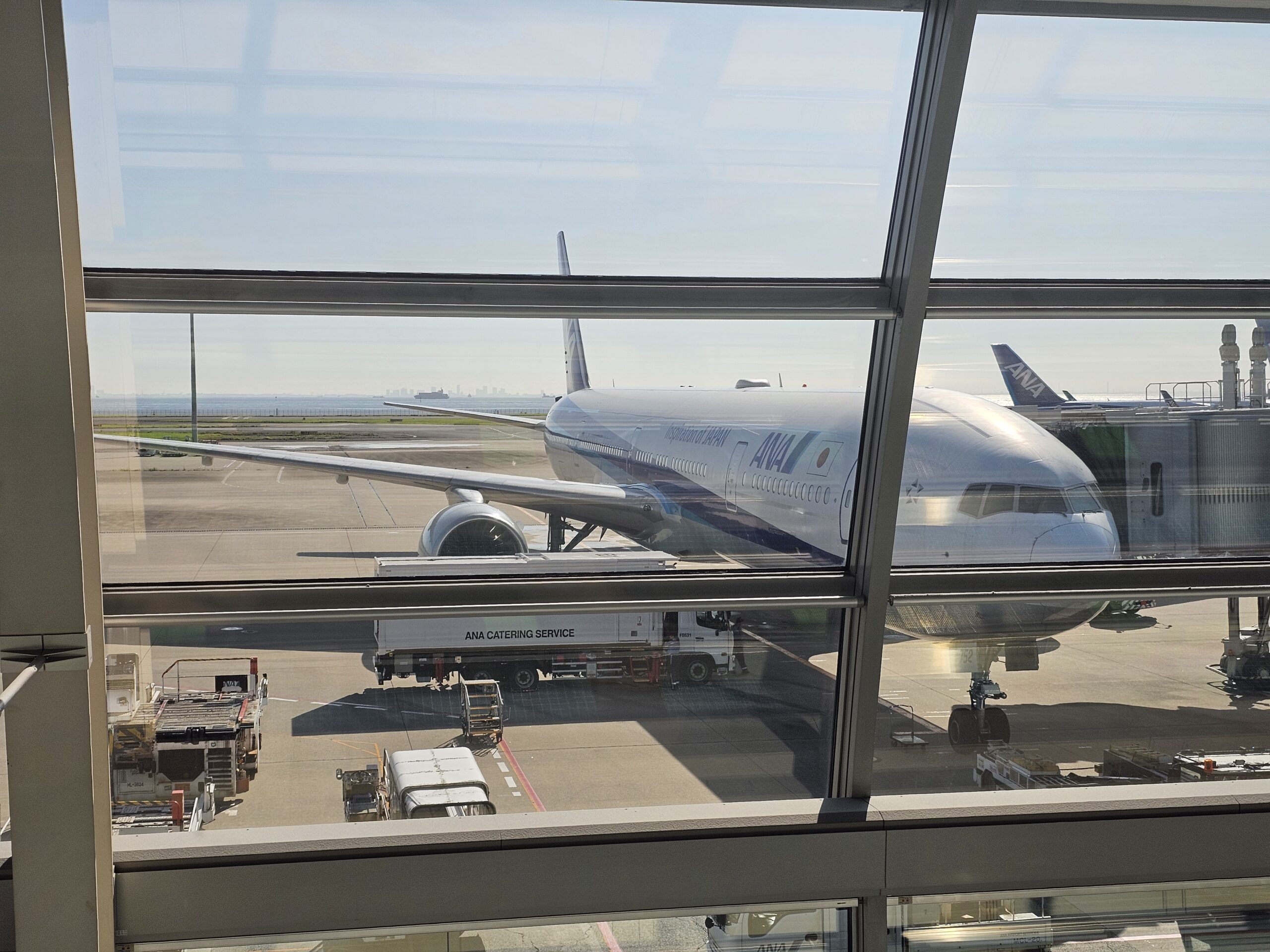 羽田空港のANA機