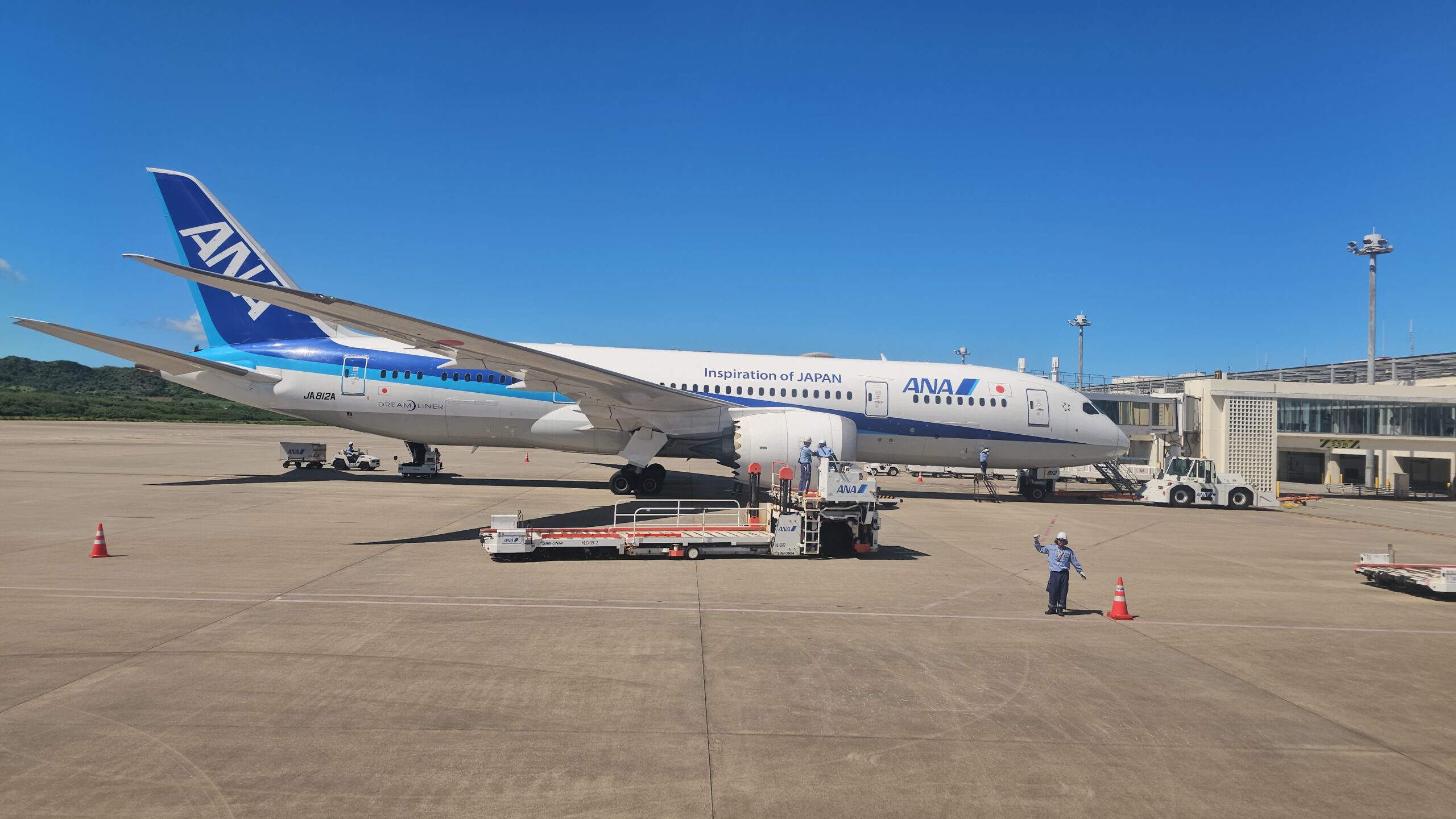 石垣空港でのANA機