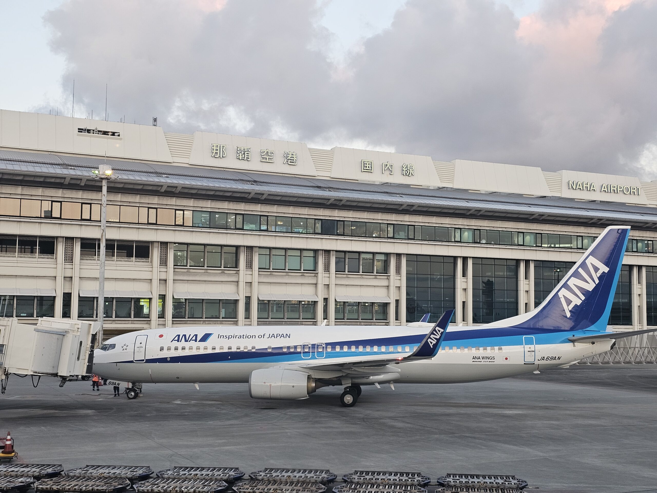 那覇空港のANA機