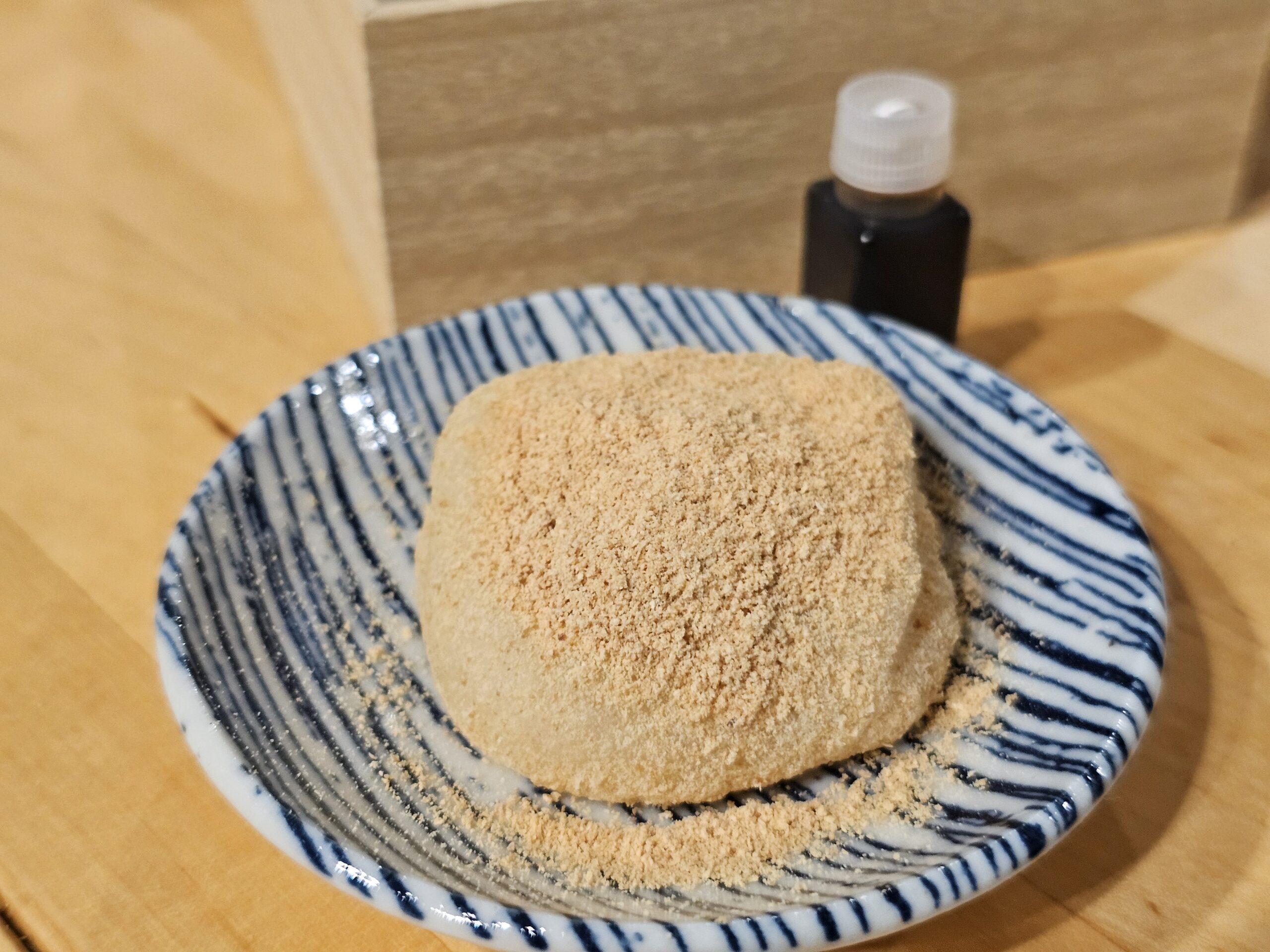 きな粉がたっぷりかかった生信玄餅