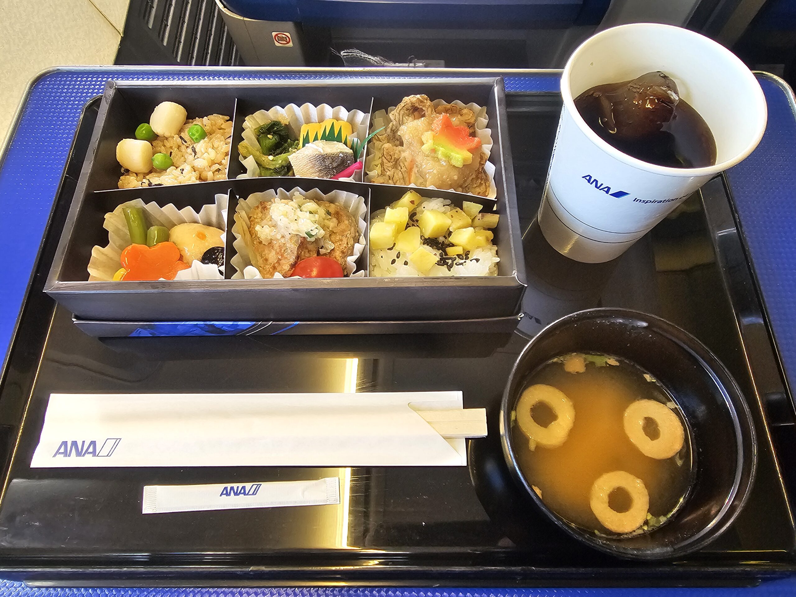 那覇空港行きのANA便の機内食